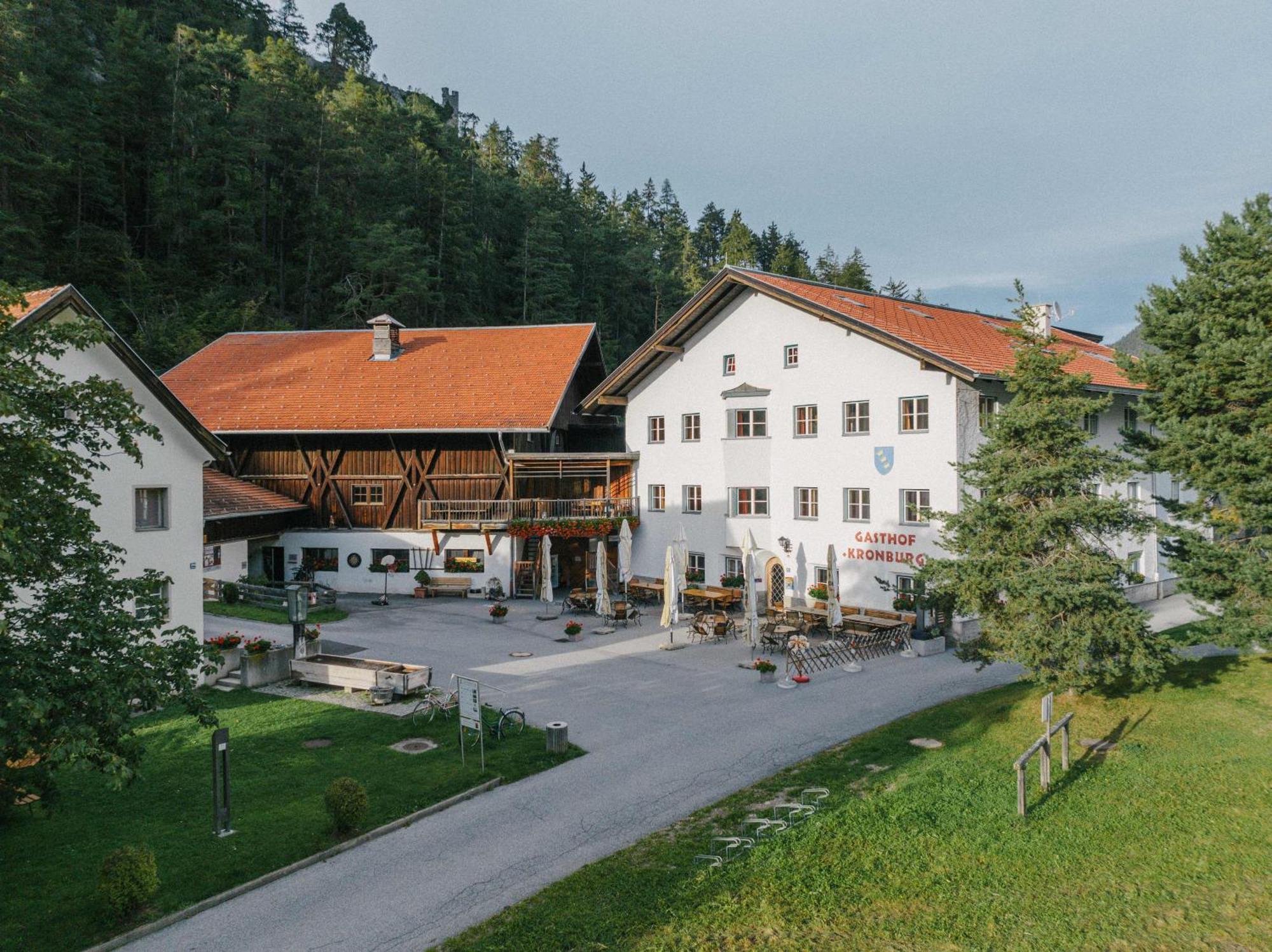 Klostergut Kronburg Zams Buitenkant foto